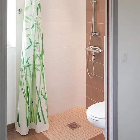3 Bedroom Beautiful In * Dourdain