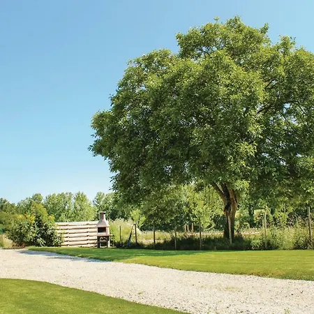 3 Bedroom Beautiful In Dourdain